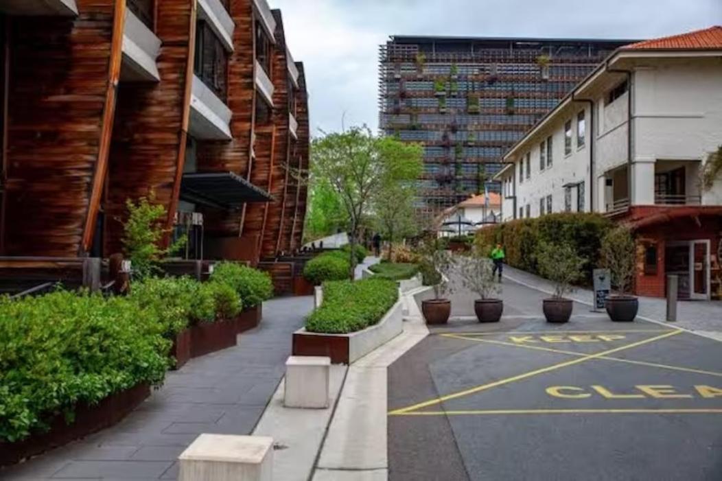 Nishi Holiday Apartments Canberra Extérieur photo